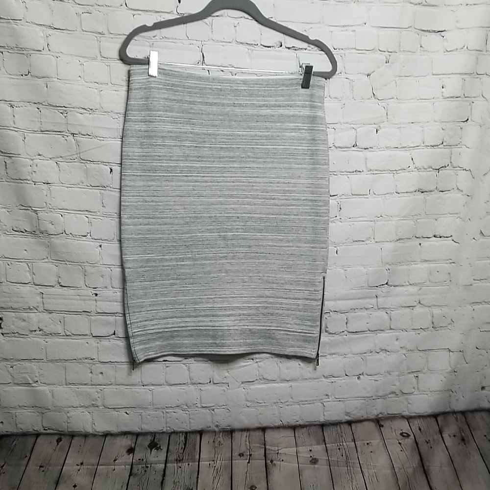 LOFT Women's Grey Pull On Knit Pencil Skirt Zipper Accents Size Medium